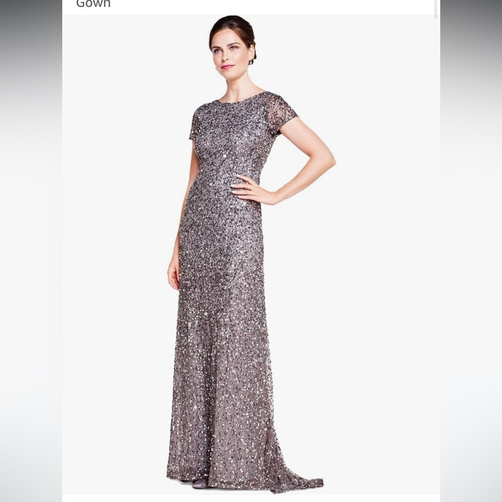 Crew Neck Short Sleeve Beaded Sequin Mesh Column Gown size 4 NWT